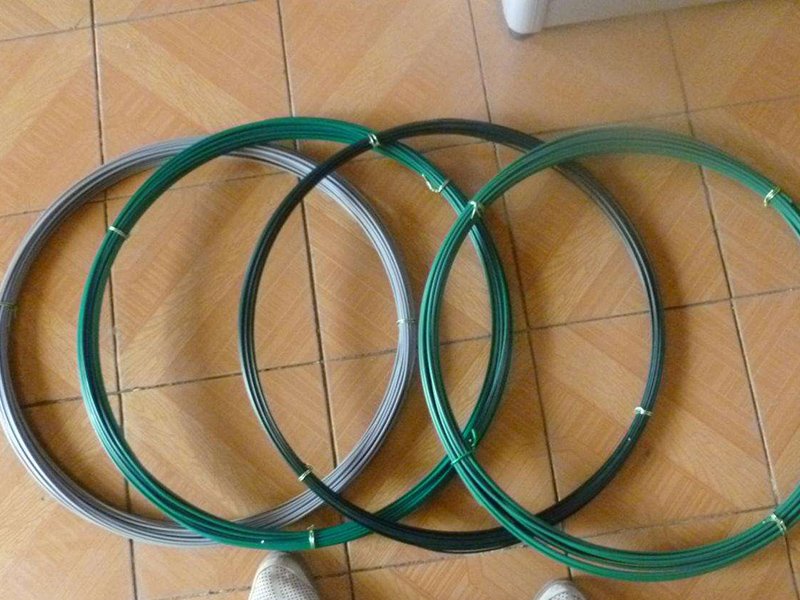 包塑鐵絲防腐蝕，抗老化，比一般鐵絲使用壽命更長